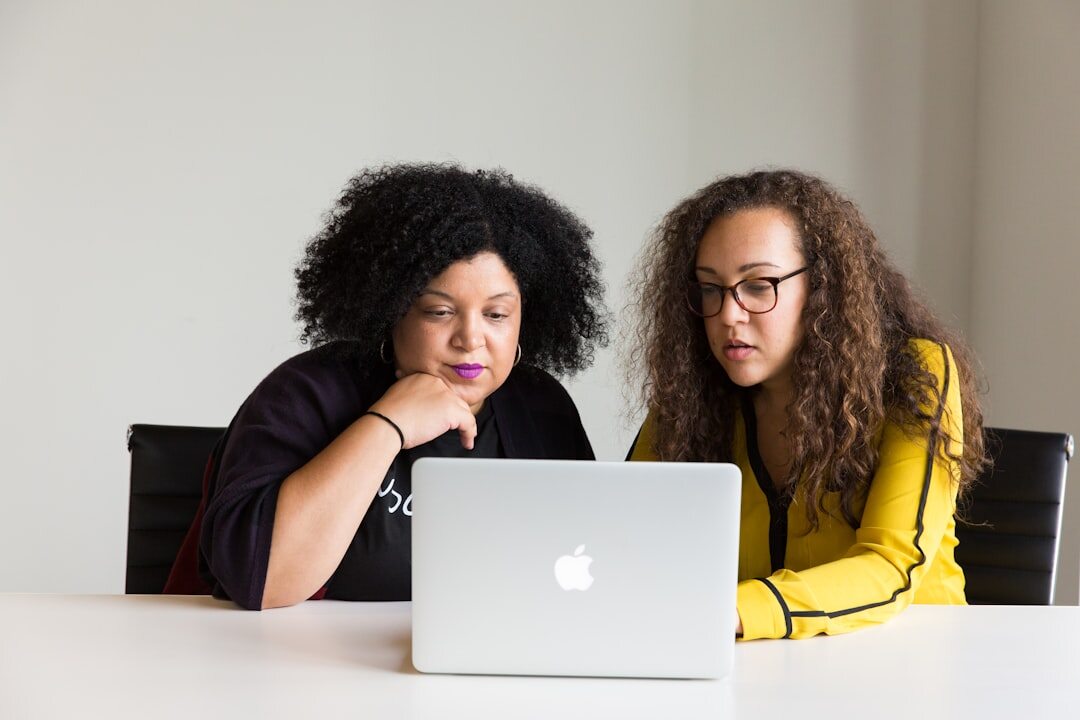 One-on-one mentoring session between two professionals